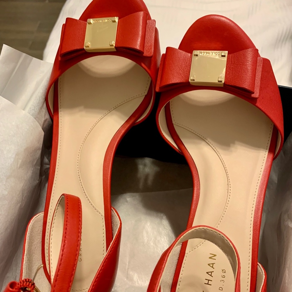 Tali Bow Wedge Barbados Cherry